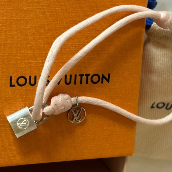 Louis Vuitton Jewelry - Authentic Louis Vuitton Lockit  bracelet. Unisex LV